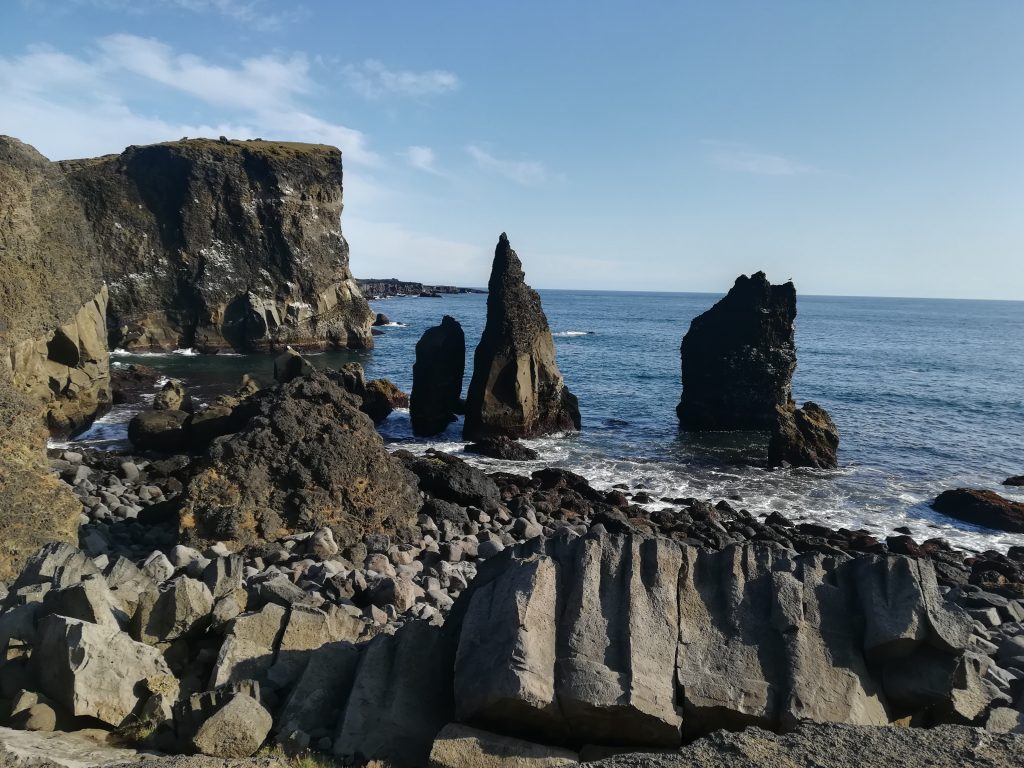 Исландия скалы