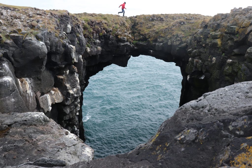 скалы на западе Исландии